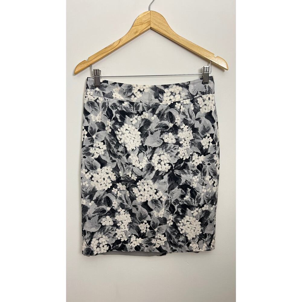Talbots Black and White Floral‎ Pencil Skirt Size 4